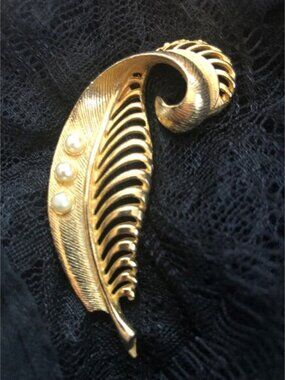 Vintage Gold tone Feather Brooch/Pin with Faux Pearls MCM 1960
